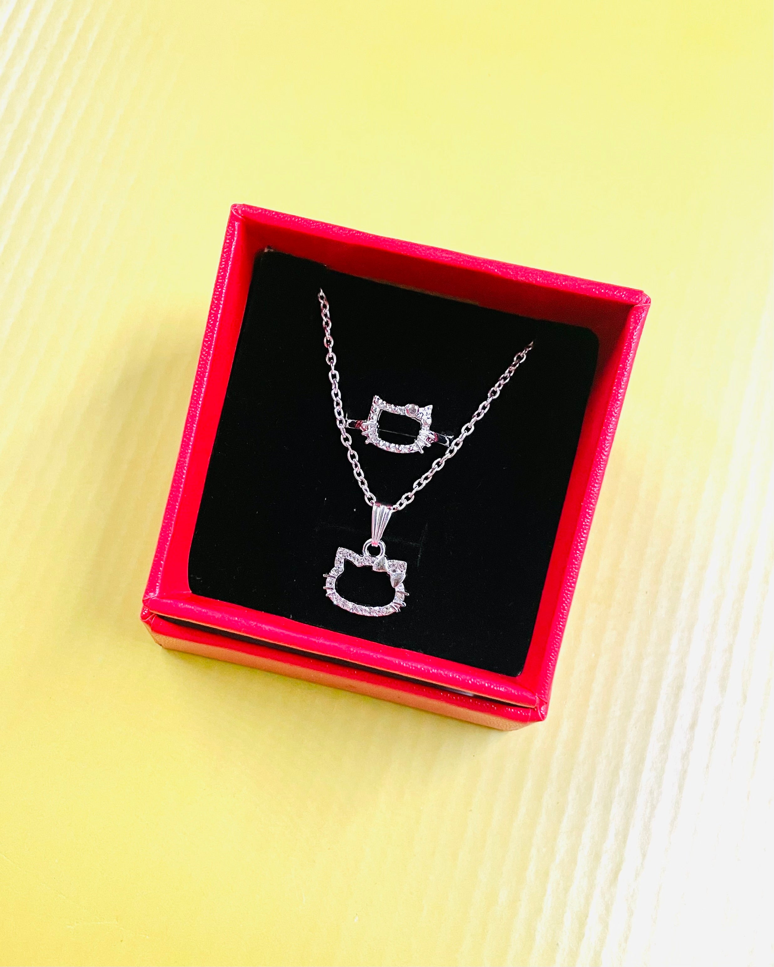 Hello Kitty Pendant x Hello Kitty Ring Set