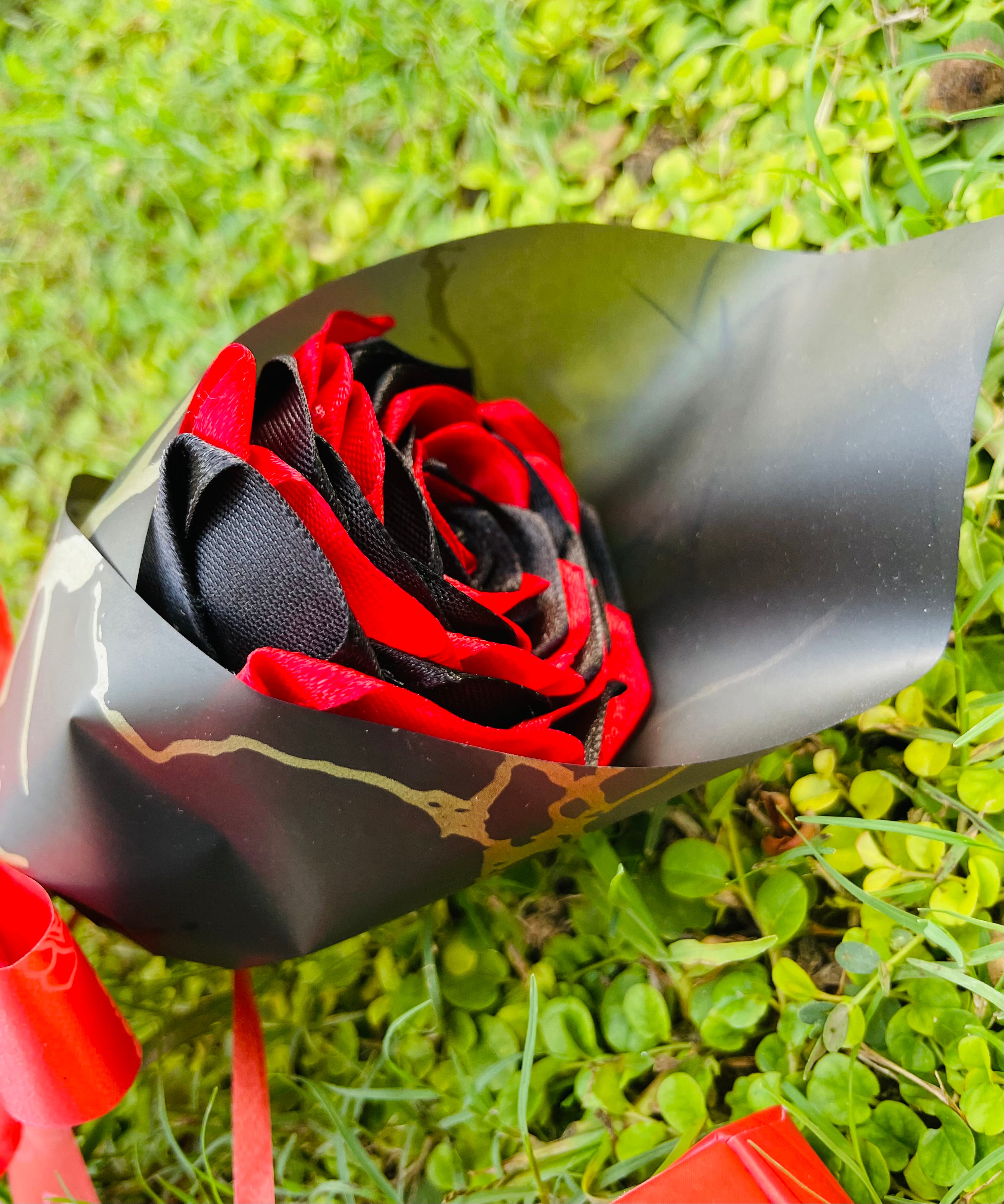 Luxury Black & Red Rose Bouquet – Elegant Handmade Gift for Special Occasions