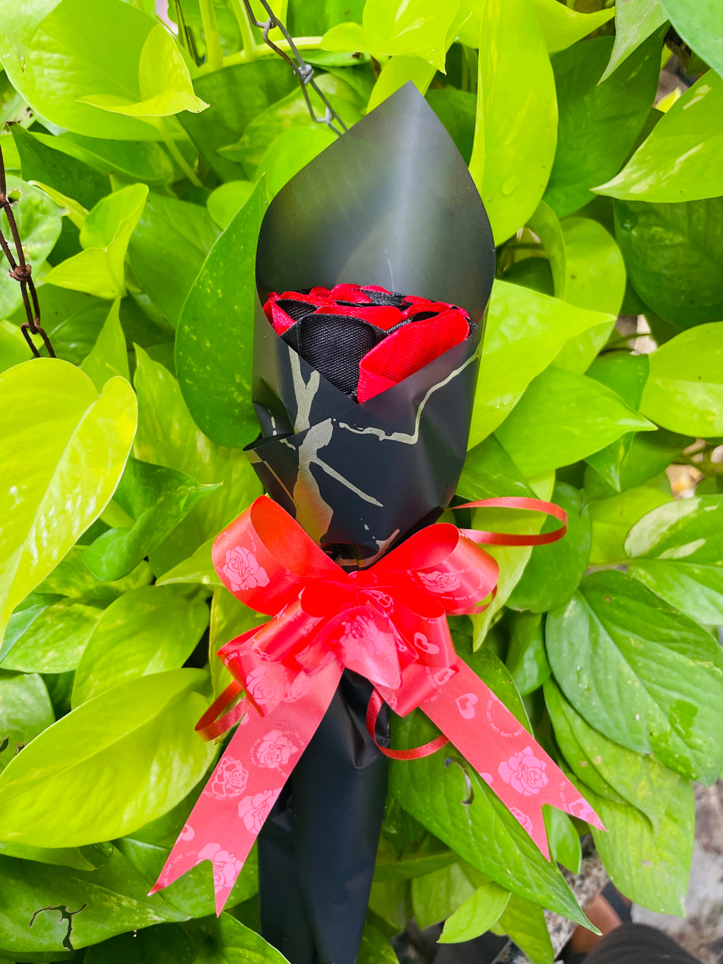 Luxury Black & Red Rose Bouquet – Elegant Handmade Gift for Special Occasions
